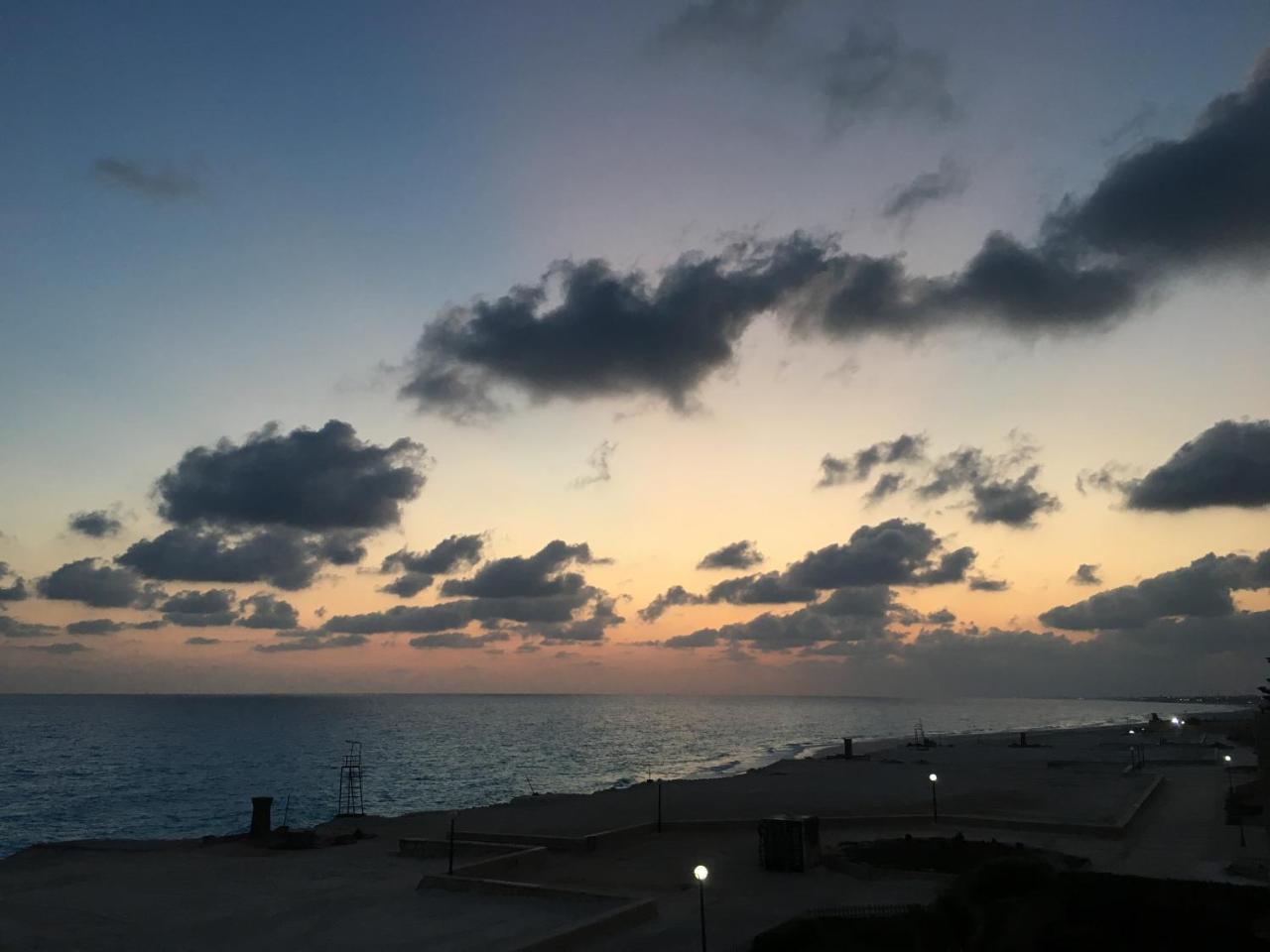 Beachfront Chalet In Green Beach, North Coast Vila El Alamein Exterior foto
